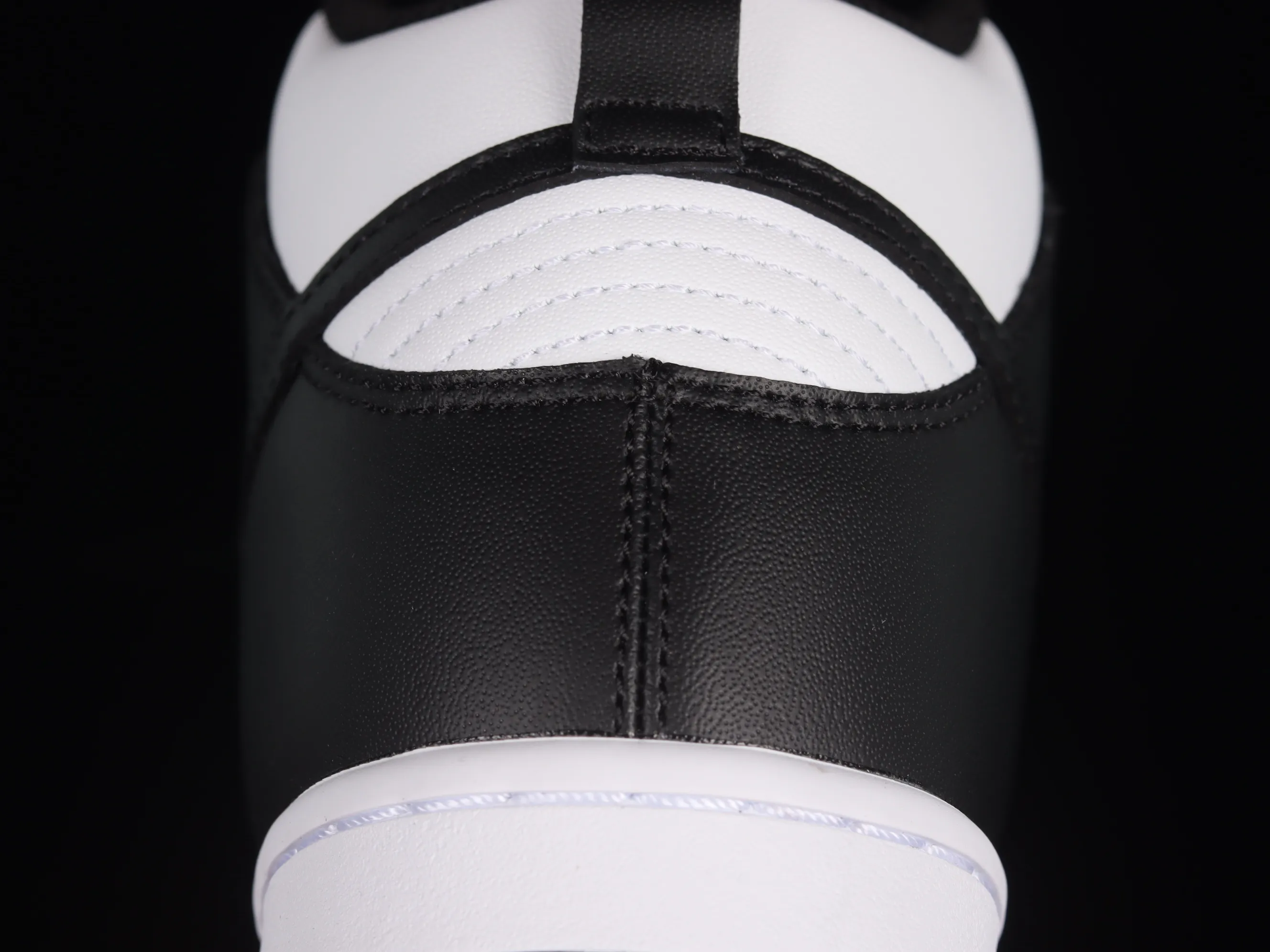 All Categories Nk SB Dunk Series Nk Dunk SB High High-top sneakers Nk SB Dunk High Black and white Panda SB smashed backboard high-top sneakers DD1399-105